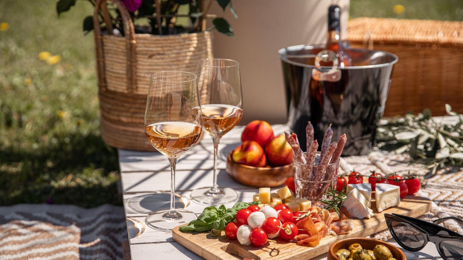 5 Ultimate Summer Wine Pairings According To A Miami Sommelier