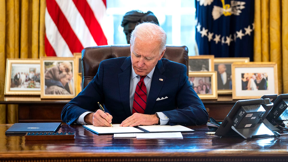 Biden Signs Executive Order To Deport All 340 Million Americans And Start From Scratch