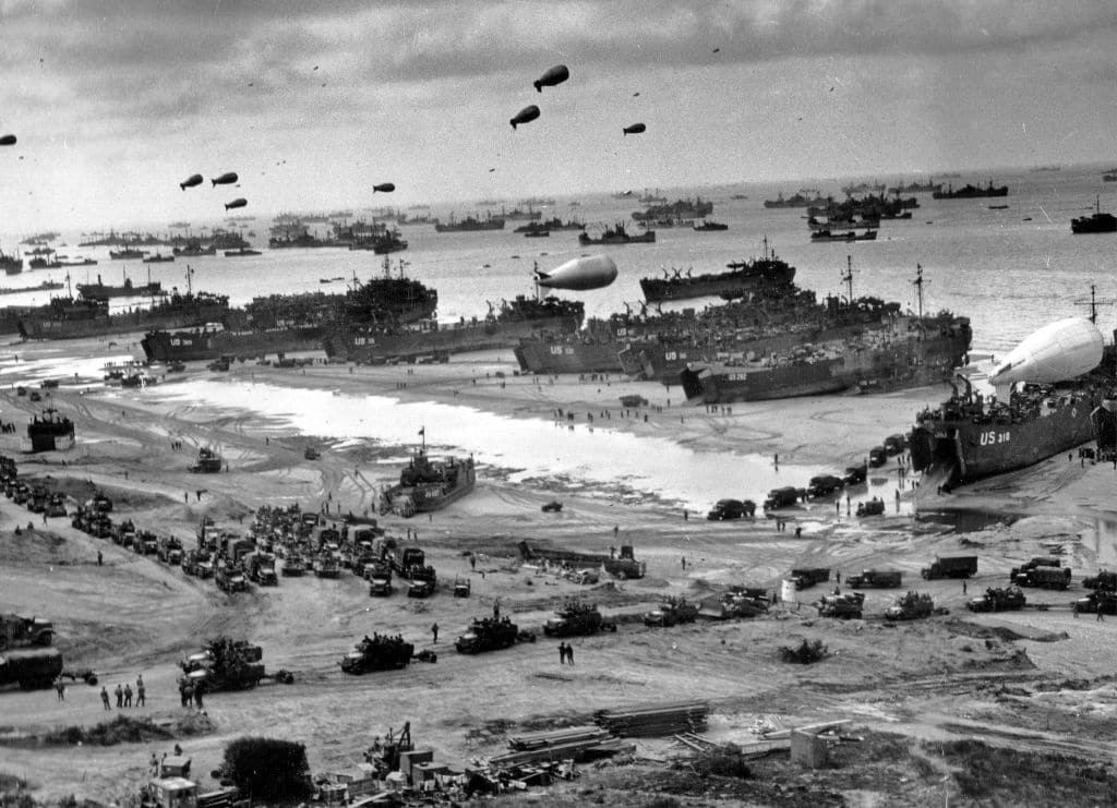 25 Amazing, Rarely-Seen Photographs of D-Day