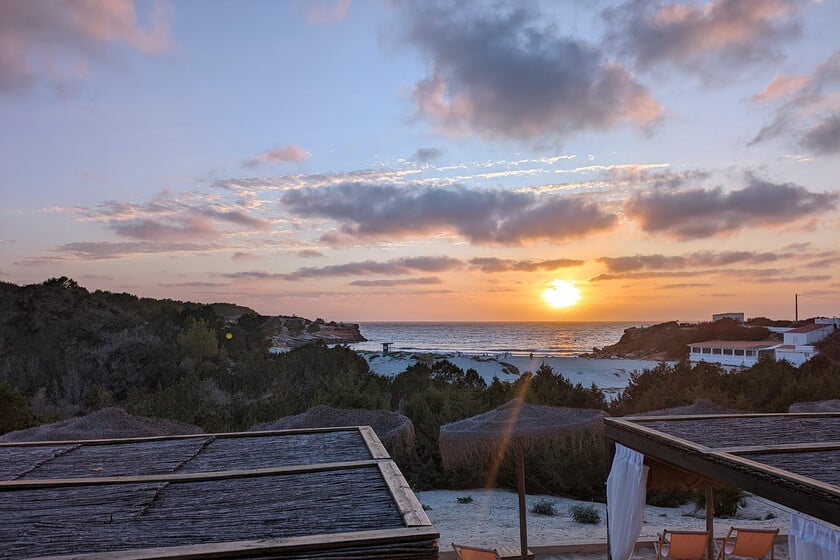 Sol Post, el inclasificable restaurante desde el que se disfruta de la mejor puesta de sol de Formentera