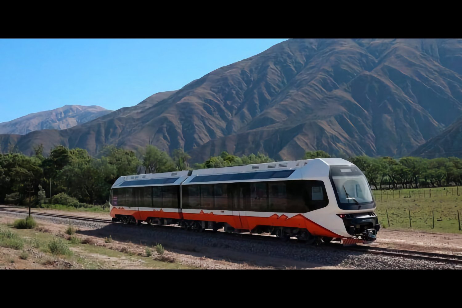 Un train solaire fait voyager les touristes en Argentine