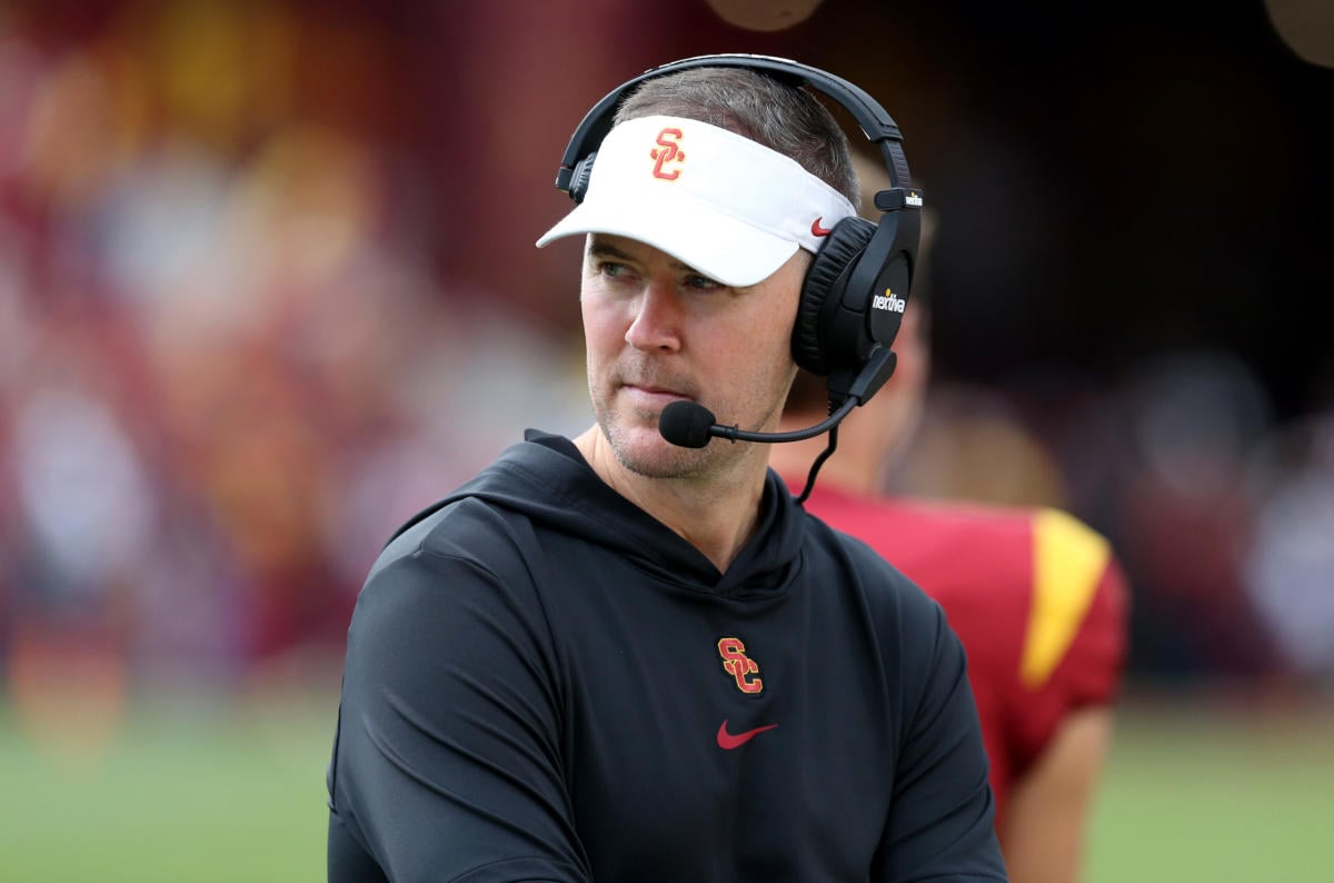 USC football must block out the noise, focus on what it can control