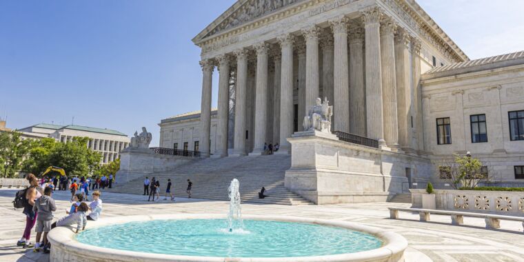 Supreme Court vacates rulings on Texas and Florida social media laws