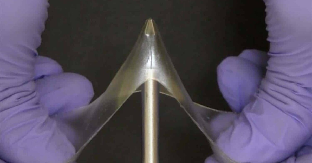 New "glassy gel" materials are strangely strong, stretchy and sticky