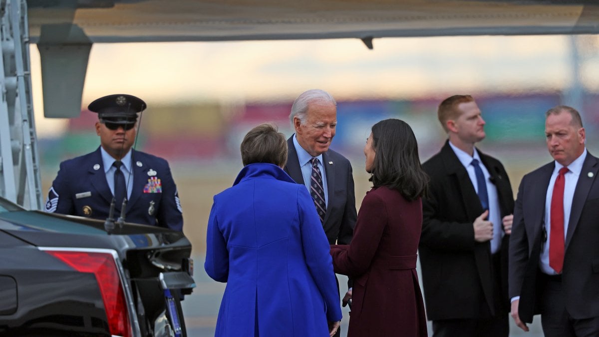Healey joining Dem. governors' meeting with Biden at White House