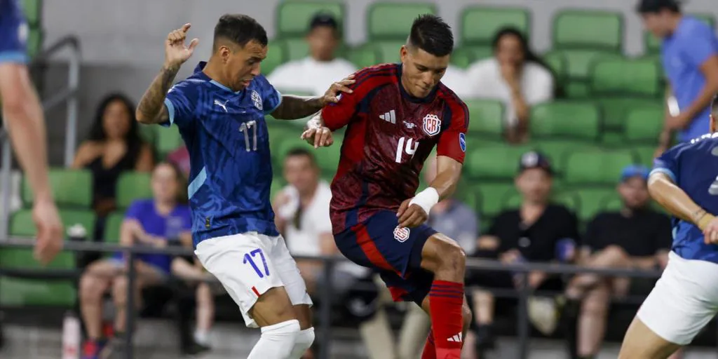 Costa Rica vence 2-1 a Paraguay y las dos selecciones se quedan fuera de la Copa América