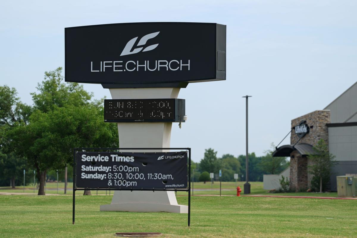 Which Oklahoma congregation is the largest church in America?
