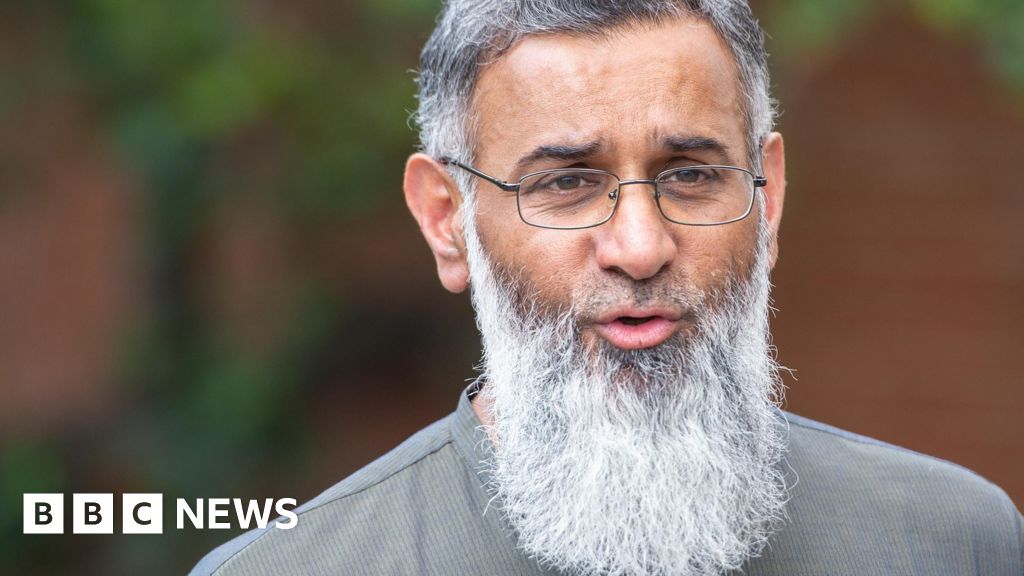 Radical preacher directed banned group, court hears