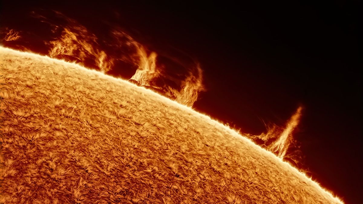 Astrophotographer captures stunningly detailed photos of our 'fuzzy' sun