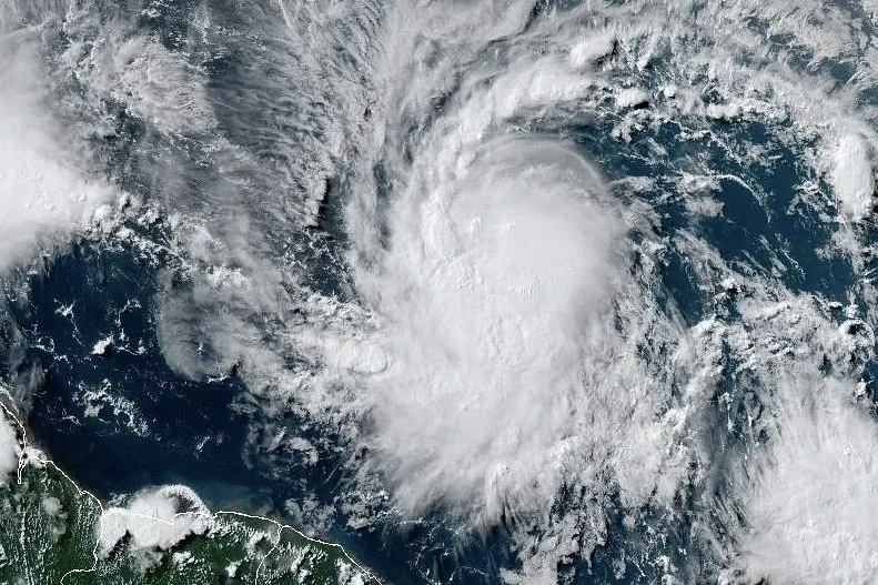 Beryl, primer huracán del verano, asusta al Caribe