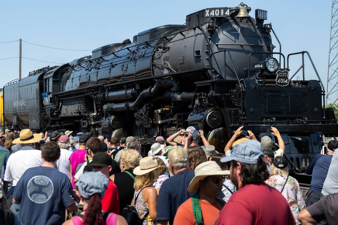 Train enthusiasts admire world’s largest steam locomotive in Roseville. How to see it