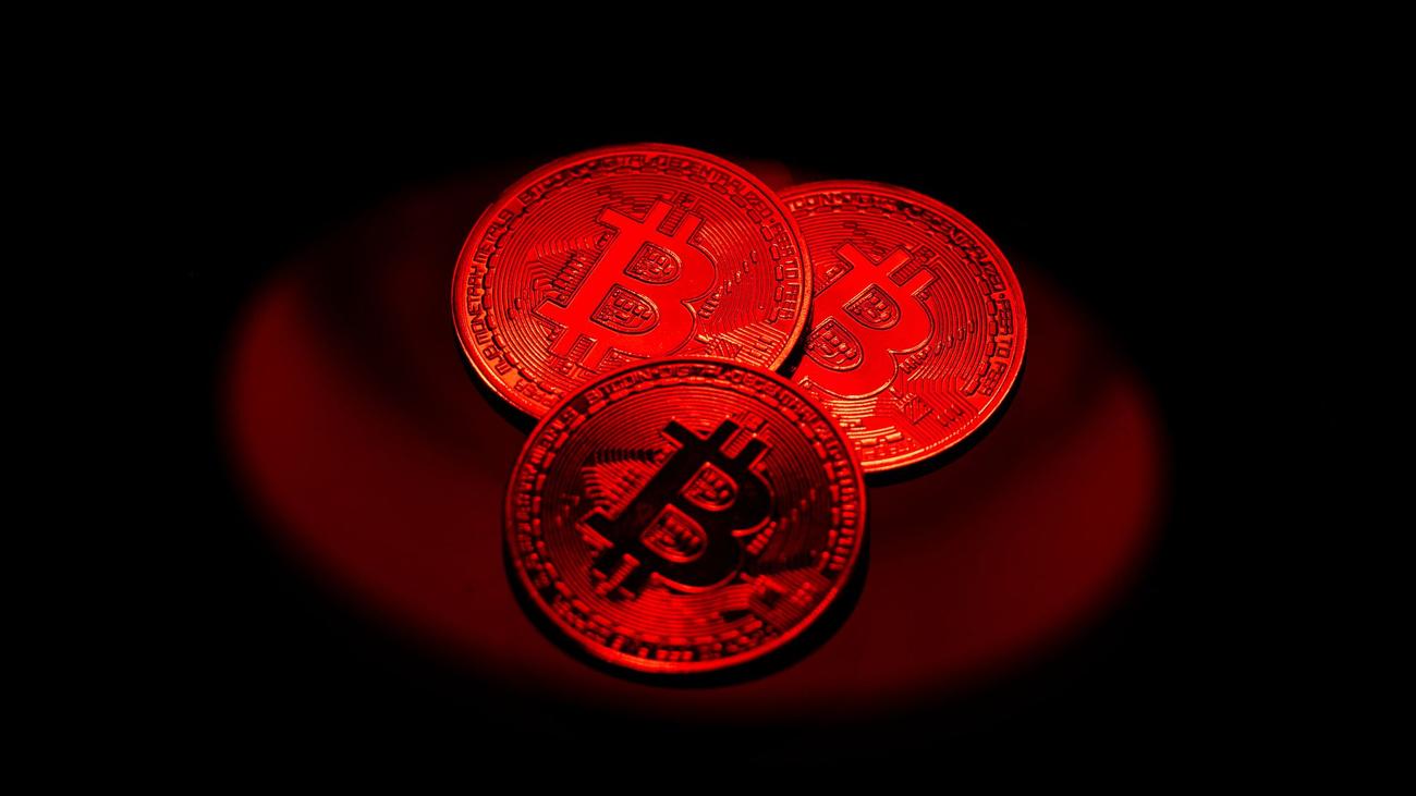 Kryptowährung: Bitcoin fällt auf tiefsten Stand seit Februar