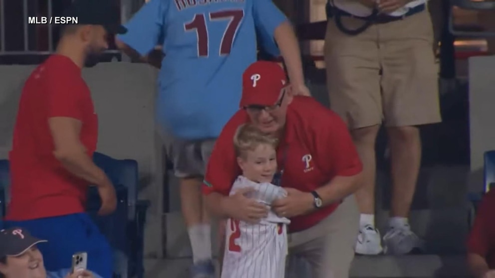 WATCH: Baseball usher makes young fan's day