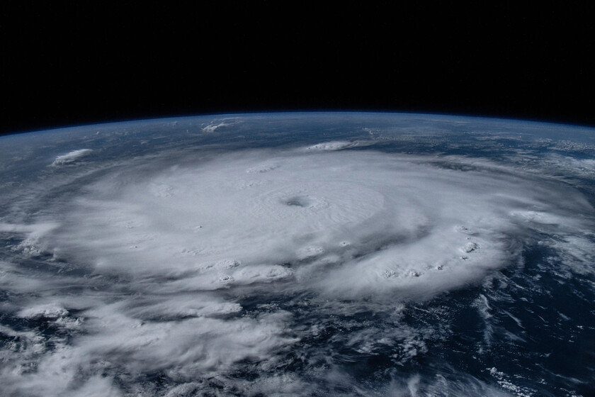En su ruta hacia México, el huracán Beryl ha arrasado buena parte del Caribe. Su última víctima: Jamaica