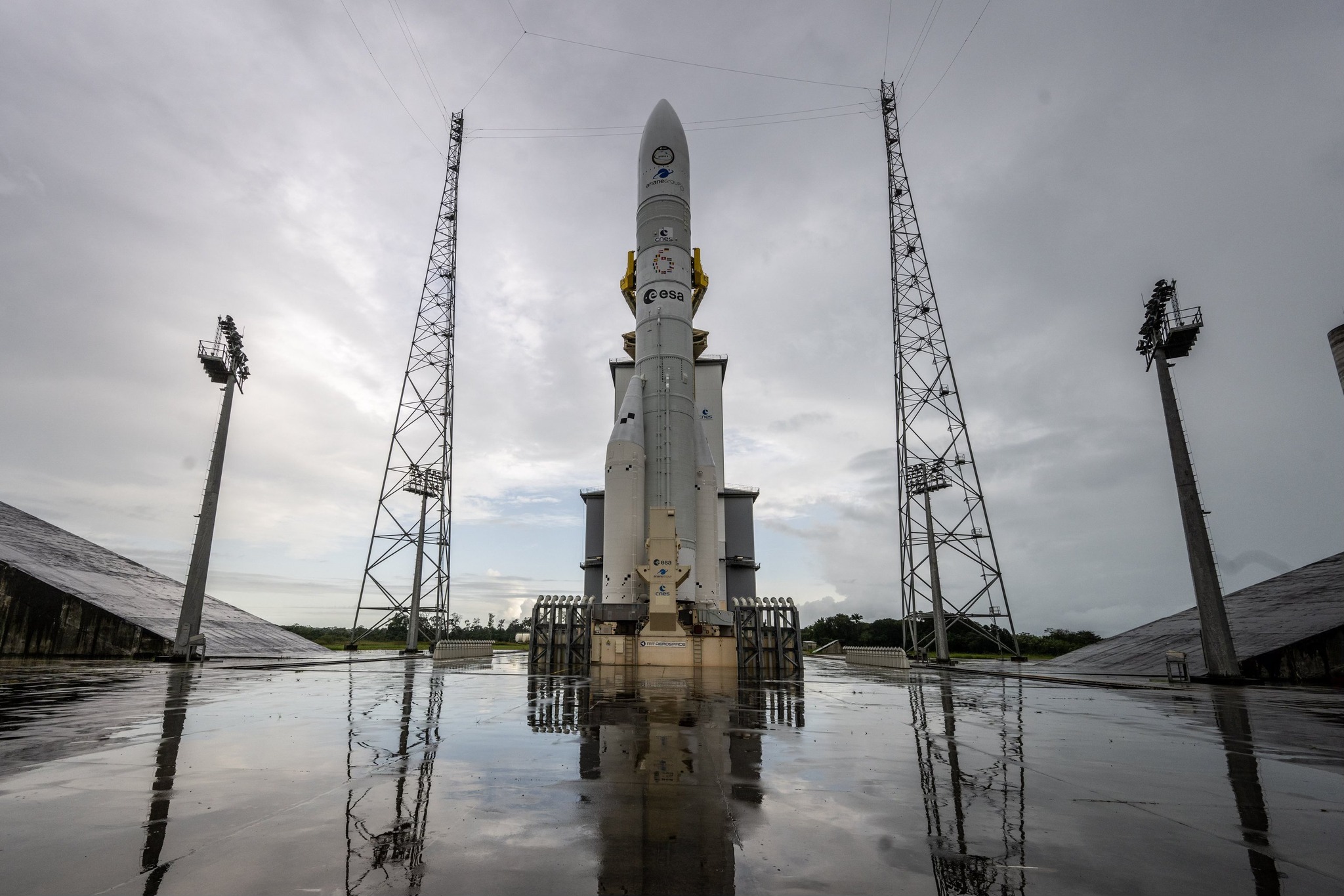 Agenția Spațială Europeană a lansat cu succes pentru prima dată Ariane 6, o rachetă ce poate transporta sateliți și alte echipamente pe orbita joasă a Pământului.