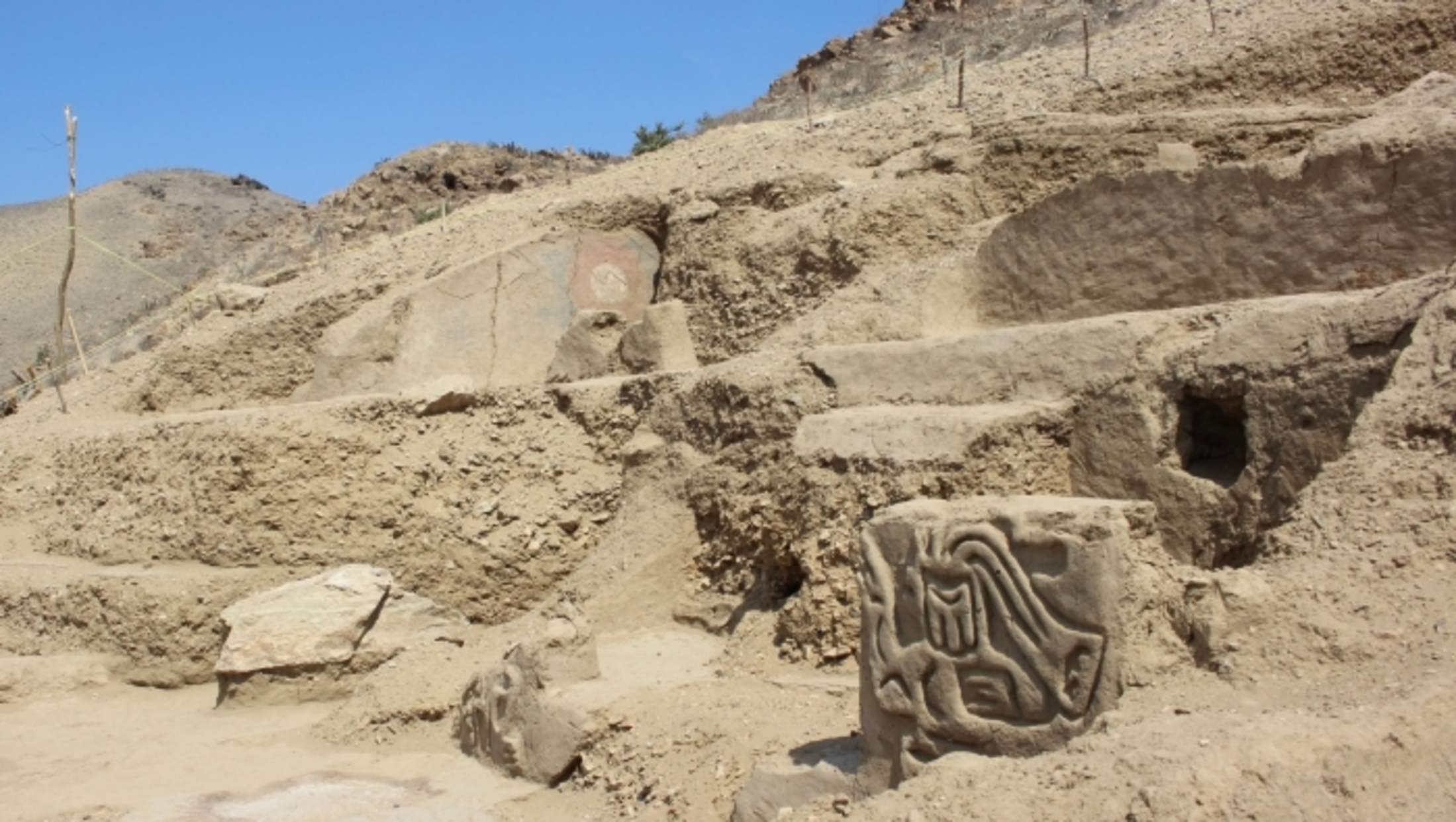 Templo misterioso de 5 mil anos é descoberto sob duna de areia no Peru