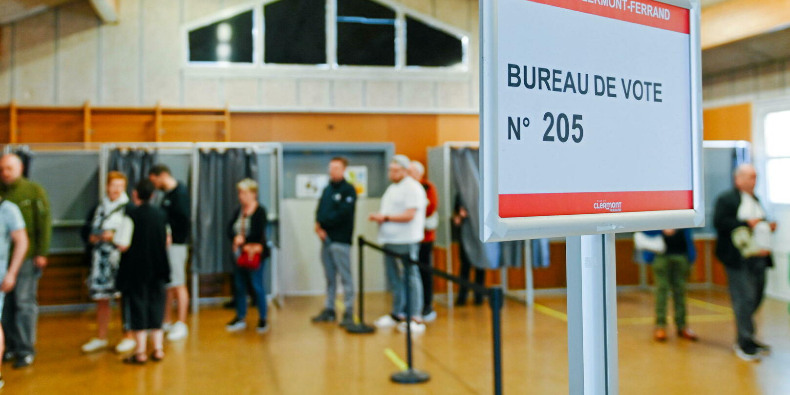 Les Français aux urnes pour un vote historique