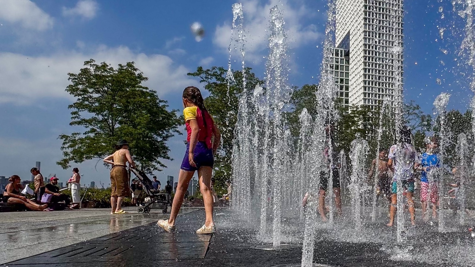 Dangerous heat wave spans New York to Chicago: Latest maps and temperatures