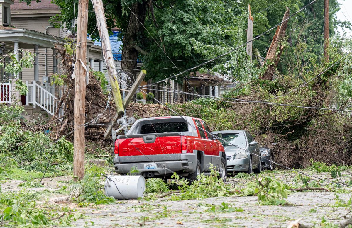 Tornado hit West End of Louisville, National Weather Service reports