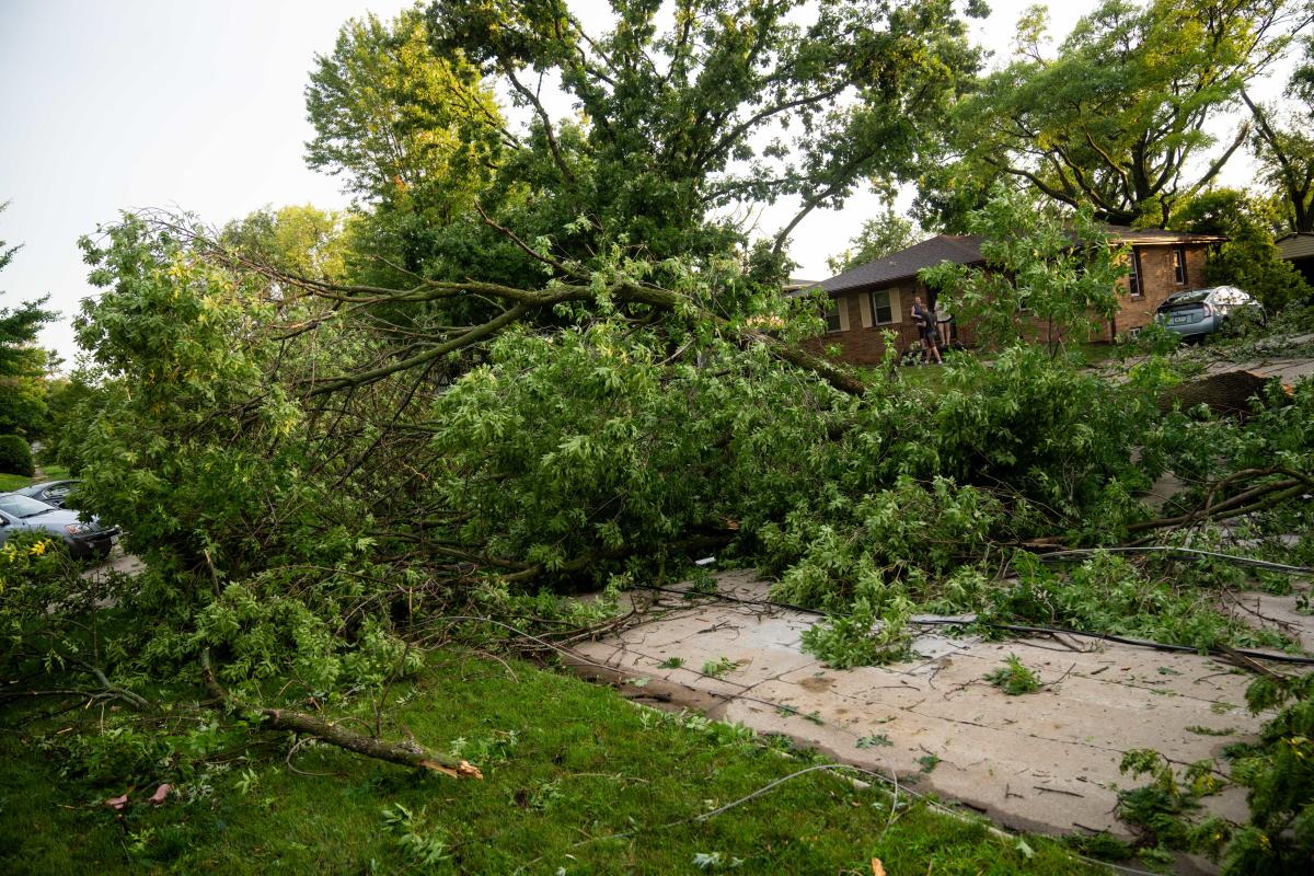 EF1 tornado confirmed to hit Des Moines, Urbandale, Windsor Heights. See the path it took: