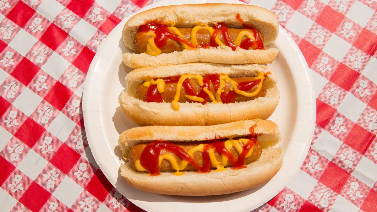 7,000 pounds of hot dogs were recalled by the USDA