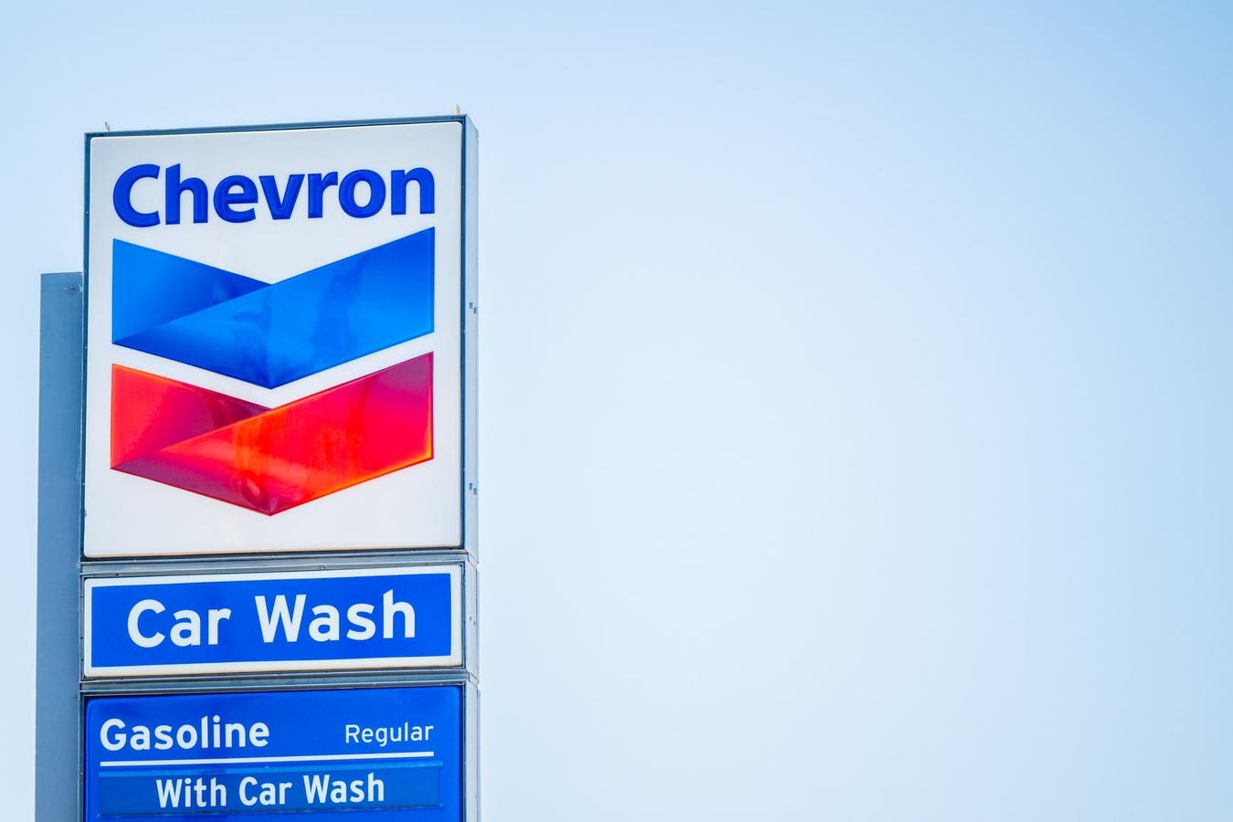 Is Chevron A Better Integrated Oil Major Pick Over Exxon Mobil?