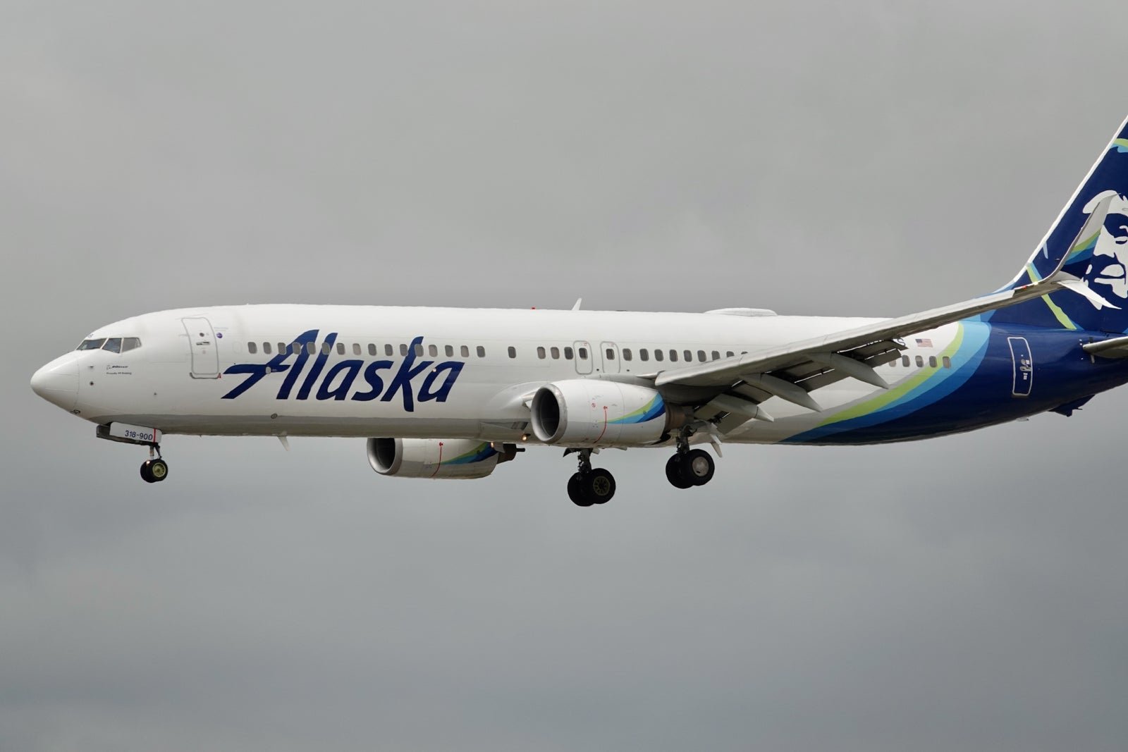 Alaska Airlines cuts 2 routes, suspends another as it pushes into leisure markets