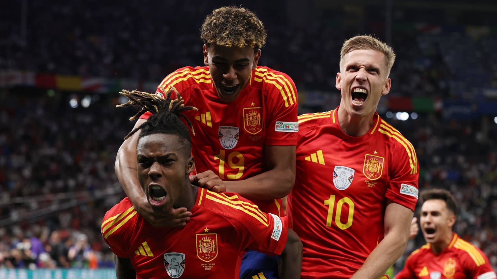 Man Utd burst into race for Spanish attacker who blitzed Euro 2024; World Cup winner will take England job