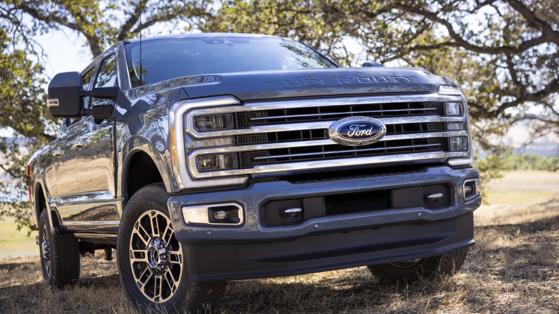 Ford to expand large truck production to Canada