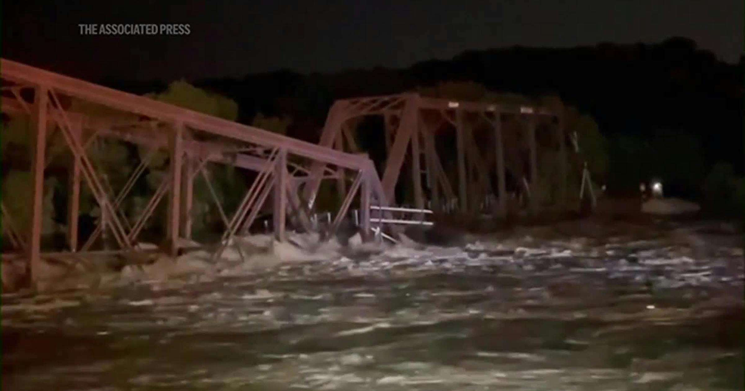 South Dakota railroad bridge collapses from flooding