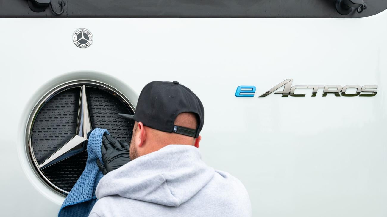 E-Mobilität im Transport: Daimler Truck startet Batterie-Pilotfertigung in Mannheim