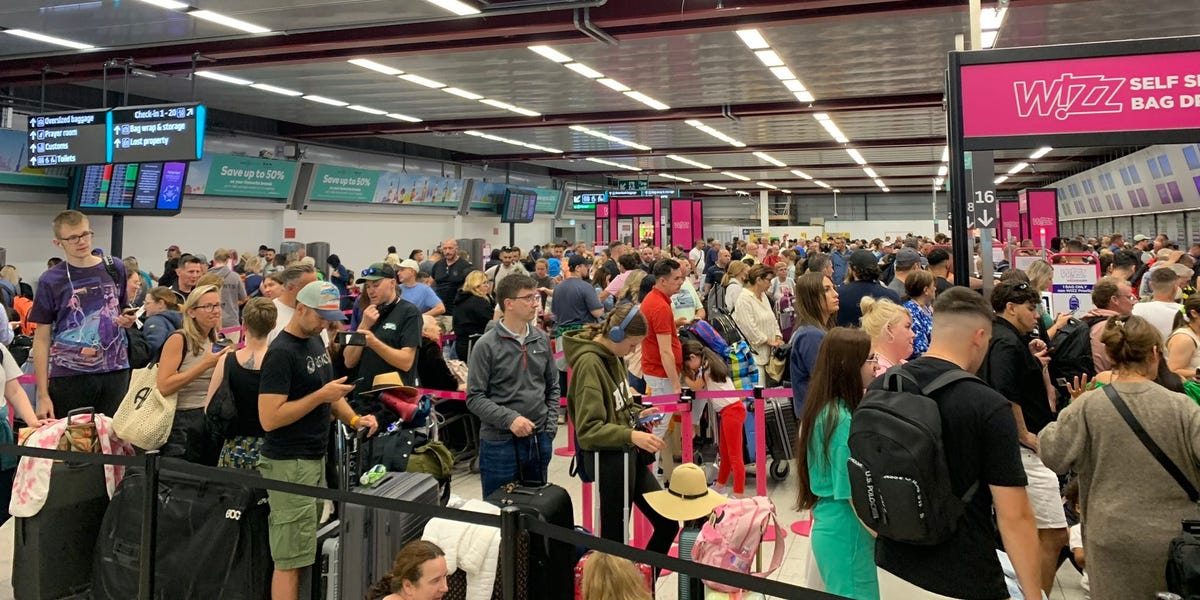 Photos show the chaos behind the global IT outage that's impacting retailers, flights, and hospitals