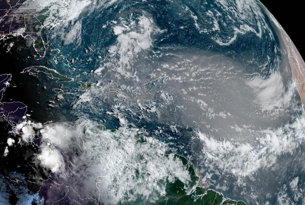 Meteorologists claim 'dirty rain' will hit Florida this week. Will Pensacola be impacted?