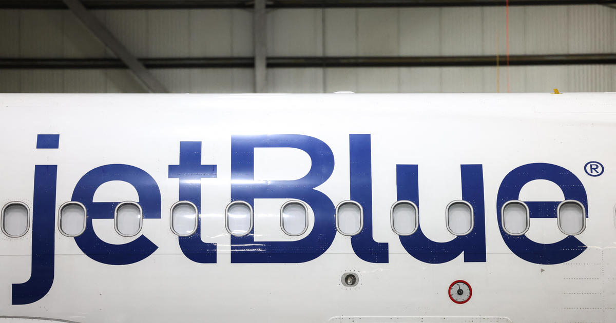 JetBlue passenger sues airline for $1.5 million, alleging severe burns from hot tea