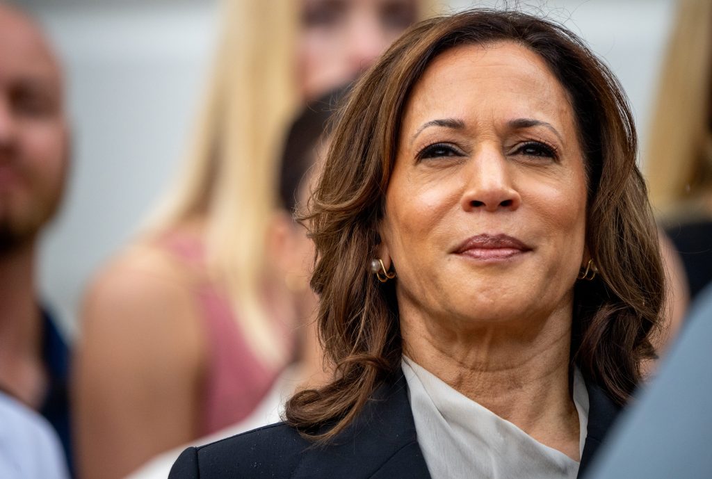 Kamala Harris heads to battleground Wisconsin as momentum builds behind presidential campaign