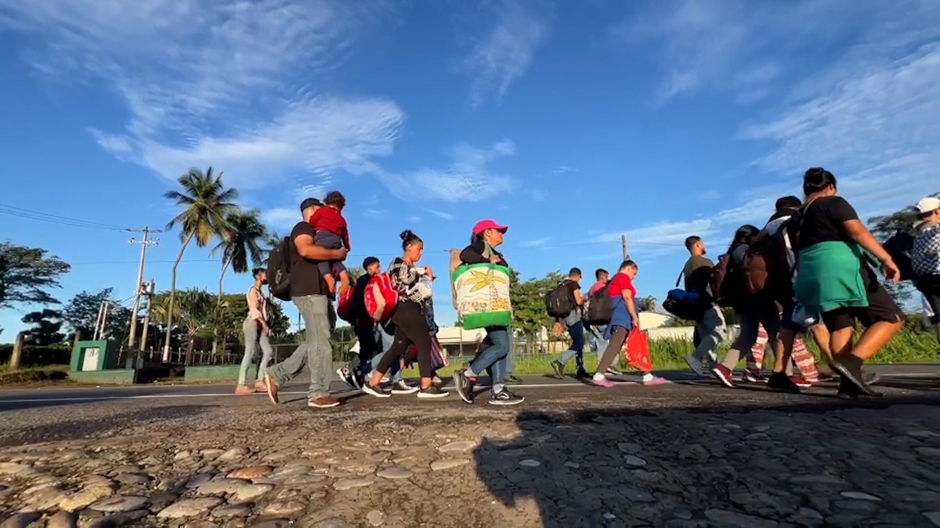 Una caravana de migrantes con 1.500 personas se dirige a la frontera entre México y Estados Unidos