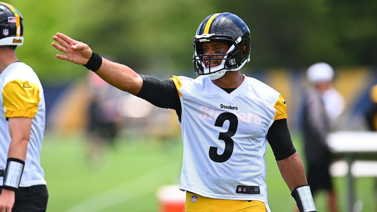 Mike Tomlin calls Russell Wilson "day to day" with calf injury