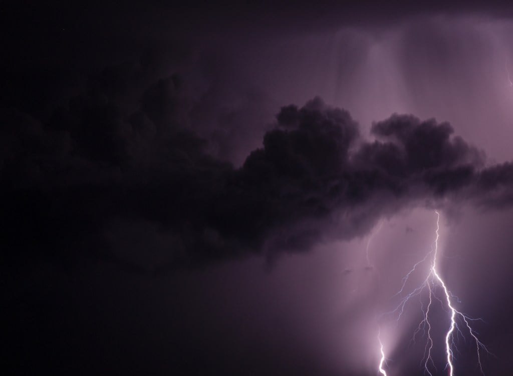 4 teens struck by lightning in Florida, 1 suffers cardiac arrest