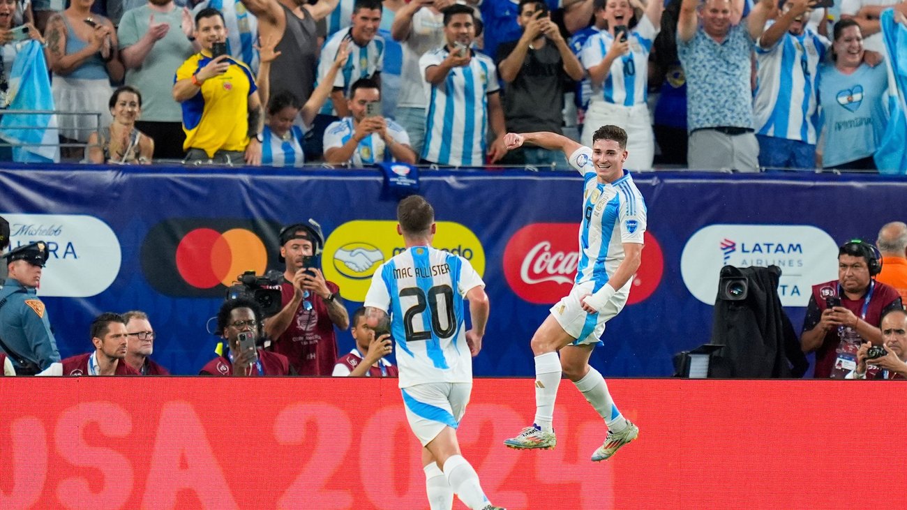 Fußball: Titelverteidiger Argentinien erneut im Copa-Finale