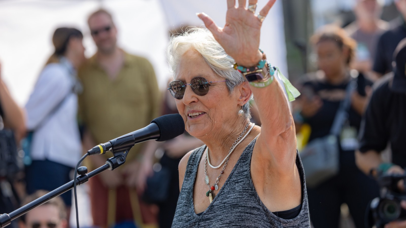 Joan Baez Performs ‘America the Beautiful’ to Get Out the Vote