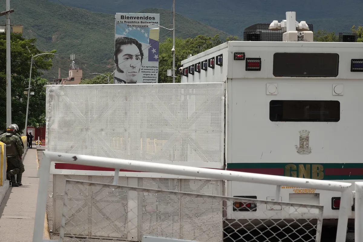 La odisea "de pesadilla" de venezolanos que cruzan desde Colombia a su país para poder votar