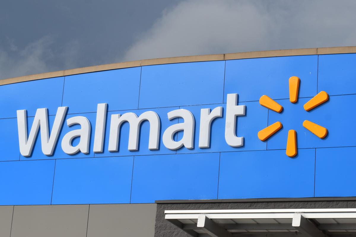 Group of men pull off $20,000 theft at Evans Walmart, authorities investigating