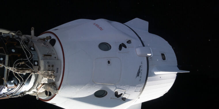 SpaceX moving Dragon splashdowns to Pacific to solve falling debris problem