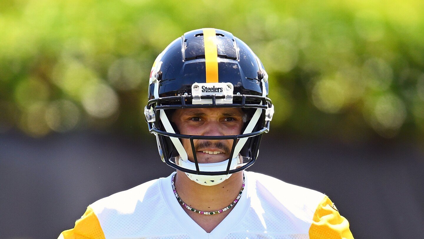 WR Roman Wilson carted off at Steelers practice