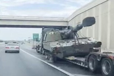 Tank falls off flatbed trailer on Texas highway