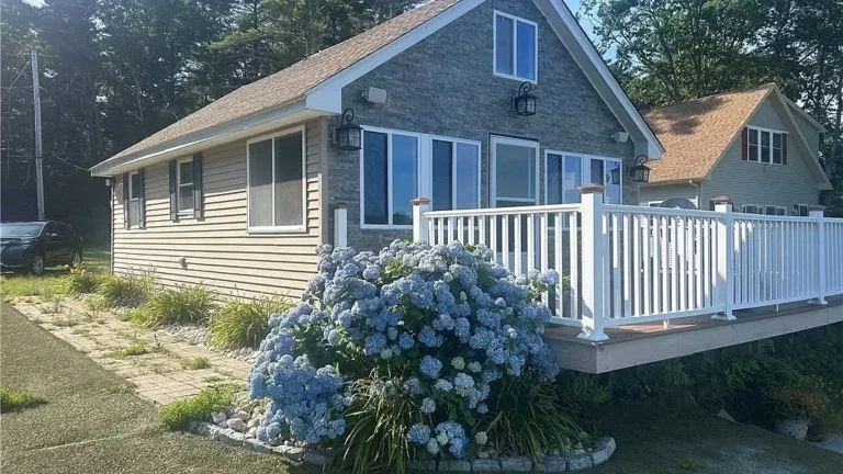For $40,000, you can get this one-bedroom cottage to go