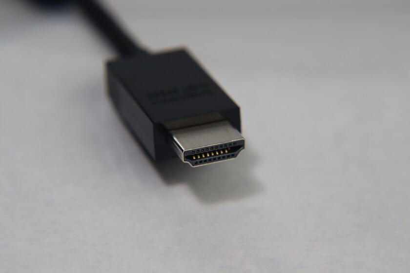 Un hacker puede espiar tu pantalla gracias a la radiación del cable HDMI: así lo ha demostrado un grupo de investigadores