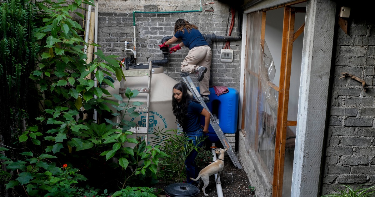 In Mexico City, women water harvesters help make up for drought and dicey public water system