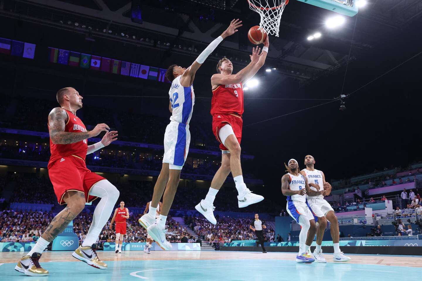 Basket aux JO 2024 : surclassés par l’Allemagne, des Français inquiétants et sans idées avant les quarts de finale