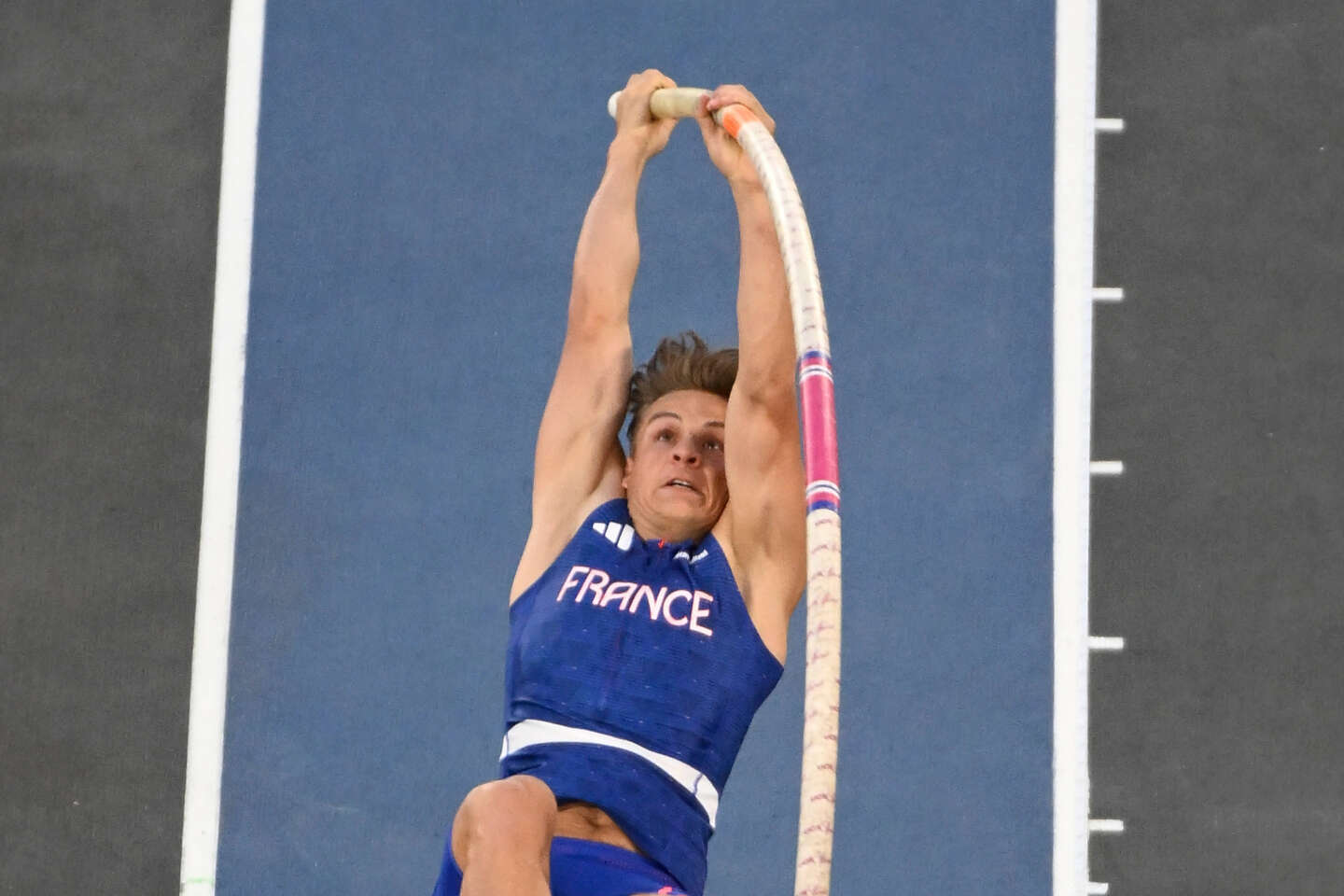 Athlétisme aux JO 2024 : Thibaut Collet, le double héritier du saut à la perche tricolore